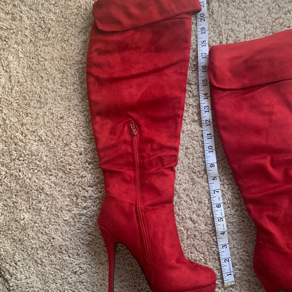 Check out these. Size 8. Holiday time